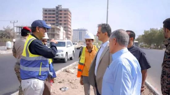 محافظ عدن يتفقد عددا من المشاريع في خورمكسر