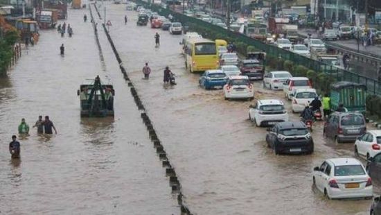 هونج كونج تغلق المدارس بعد تحذير من سقوط أمطار غزيرة