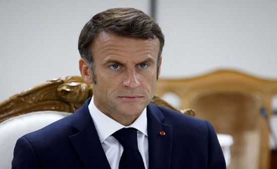 ماكرون: قادة الانقلاب بالنيجر يحتجزون السفير الفرنسي