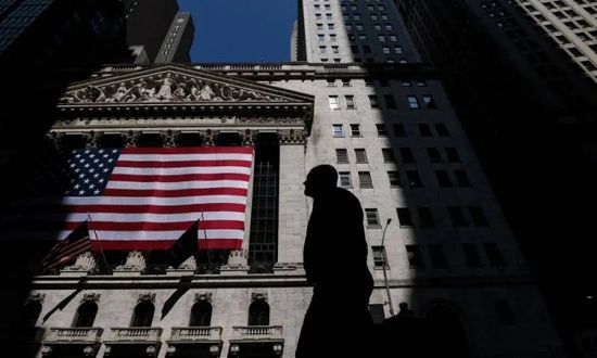 ثروات الأمريكيين تسجل رقماً قياسياً بفضل الأسهم والعقارات