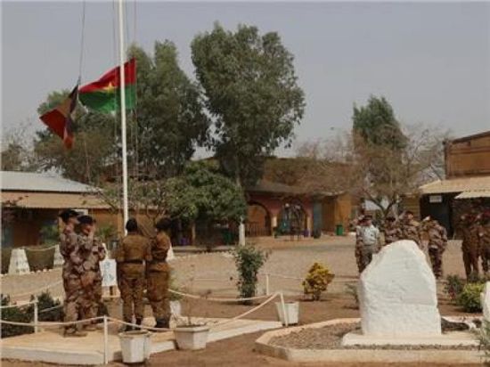 بوركينا فاسو تمهل الملحق العسكري الفرنسي أسبوعين لمغادرة البلاد
