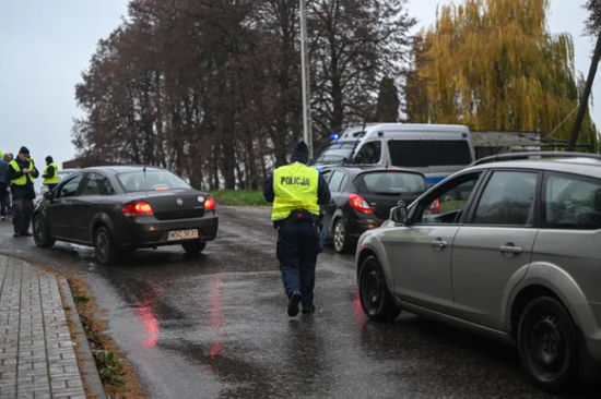 بولندا ستحظر دخول سيارات الركاب المسجلة في روسيا