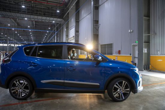 نصف مبيعات سيارات "فين فاست" لشركة تابعة