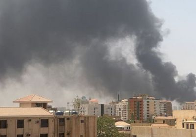 ألسنة اللهب تتصاعد وسط العاصمة السودانية مع احتدام المعارك
