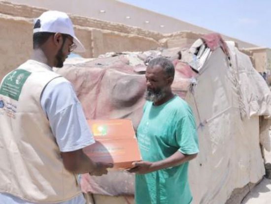 سلمان للإغاثة: توزيع 3000 كرتون تمر في زنجبار