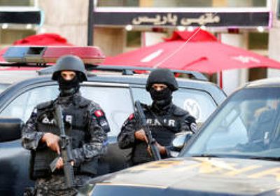الأمن التونسي يخلي ساحة عامة من المهاجرين في مدينة صفاقس