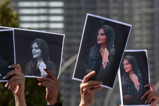 استمرار الاحتجاجات المتفرقة بإيران بالذكرى الأولى لوفاة مهسا أميني