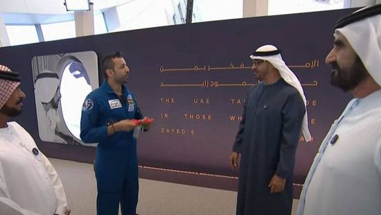 الشيخ محمد بن زايد يستقبل سلطان النيادي فور وصوله الإمارات