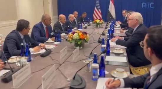 الرئيس الزُبيدي يلتقي وزير الخارجية الأمريكي ويثمن إنقاذ صافر