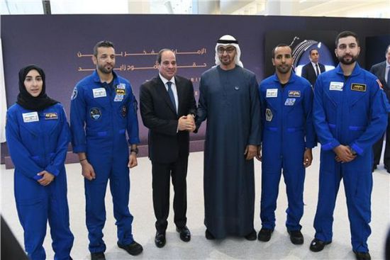 الرئيس السيسي يهنئ رائد الفضاء الإماراتي سلطان النيادي