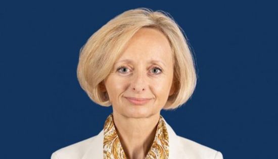 السفيرة الأمريكية الجديدة لدى الإمارات تصل أبوظبي