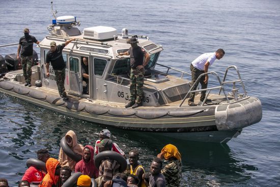 الخفر التونسي يعترض 2500 مهاجر ويعتقل المهربين