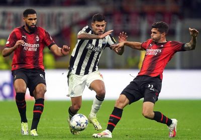 هاو مدرب نيوكاسل سعيد بالتعادل مع ميلان في دوري الأبطال