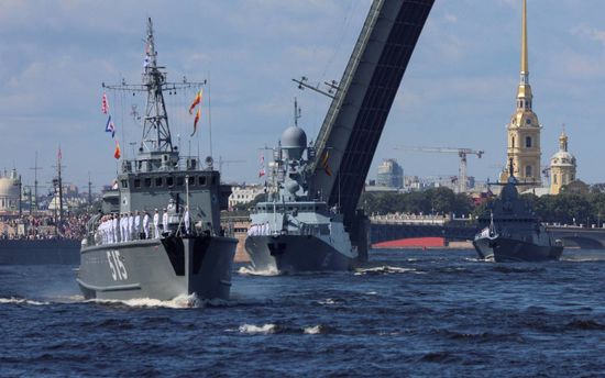 سفينة حربية روسية تجري تدريبات إطلاق نار في بحر البلطيق