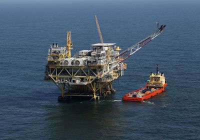 كاليفورنيا تطالب 5 شركات نفط عالمية بتعويضات ضخمة