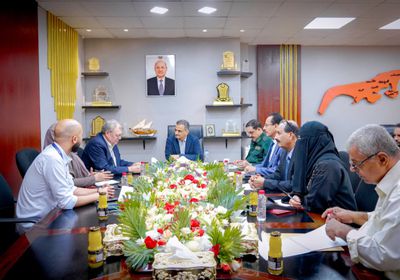 محافظ عدن يطالب بمؤتمر إقليمي لمعالجة أزمة الهجرة