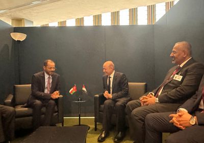 الرئيس الزُبيدي: نقدر جهود سلطنة عمان لإنهاء الحرب