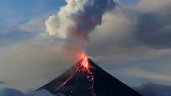 الفلبين تصدر تحذيرًا بعد تأثر العاصمة بغازات بركانية