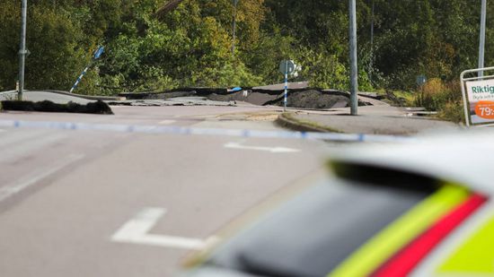 انهيار أكثر من مئة متر من طريق سريع في السويد