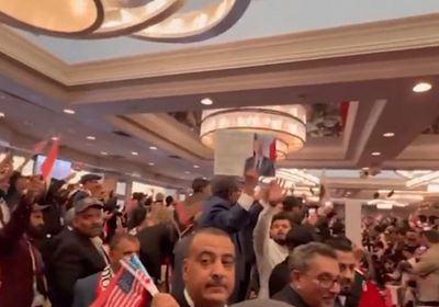 بمقر الاحتفالية الشعبية.. الجالية الجنوبية تستقبل الرئيس الزُبيدي بهتافات ثورية