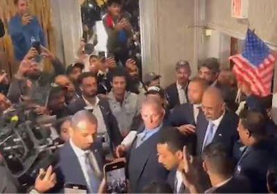 لحظة وصول الرئيس الزُّبيدي لقاعة احتفال الجاليات الجنوبية بنيويورك