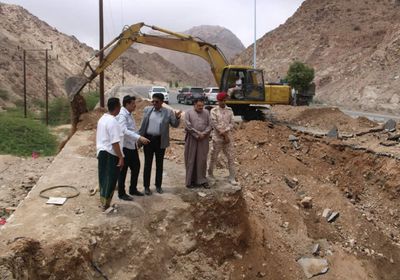 أعمال صيانة بخط المياه الرئيسي المغذي للمكلا