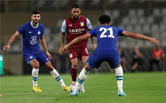 أستون فيلا يفوز على عشرة لاعبين من تشيلسي المتعثر