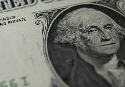 عجز الحساب الجاري الأمريكي يتراجع في الربع الثاني