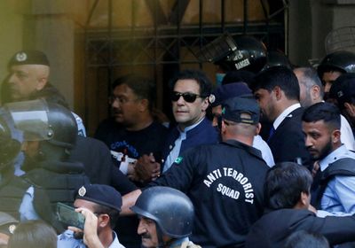 بأمر قضائي.. نقل عمران خان لسجن آخر