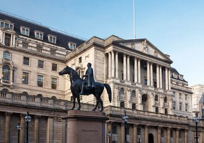 بنك إنجلترا: نتابع التطورات في سوق لنفط