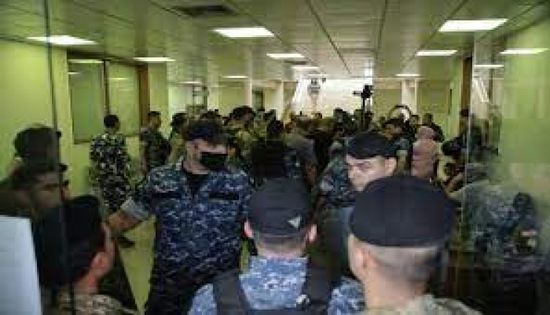 بسبب ارتفاع الفواتير.. لبنانيون يقتحمون مقر مؤسسة الكهرباء