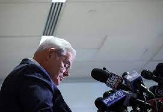 رئيس "الحملات الانتخابية" بالشيوخ الأمريكي يدعو مينينديز للاستقالة