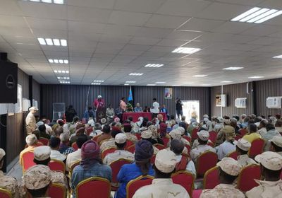 فريق "رئاسة الانتقالي" يبدأ لقاء موسعا مع قيادات عسكرية بالمكلا