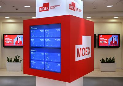 بورصة موسكو توسع نطاق التداول بالعملات الأجنبية