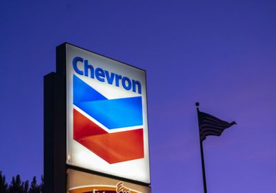 شيفرون تنتقد سياسة الطاقة الأمريكية: تعيق إنتاج النفط بالبلاد