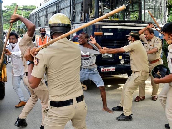 الشرطة الهندية: الحشود لم تقتحم منزل رئيس وزراء مانيبور