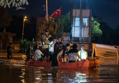 الفيضانات تغمر محطات مترو إسطنبول