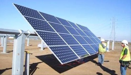 بدء تركيب ألواح محطة الطاقة الشمسية الإماراتية في عدن