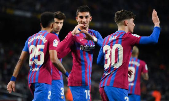 برشلونة يفوز بصعوبة على إشبيلية بفضل "راموس"