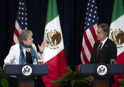 أمريكا والمكسيك تتعهدان بمواجهة تدفق المهاجرين
