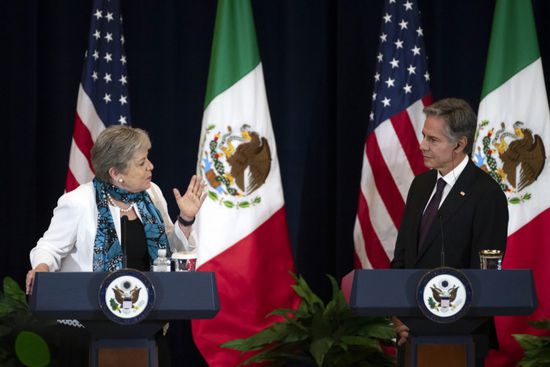 أمريكا والمكسيك تتعهدان بمواجهة تدفق المهاجرين