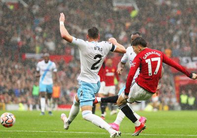 بالاس يكبد يونايتد الهزيمة الرابعة في الدوري الإنجليزي