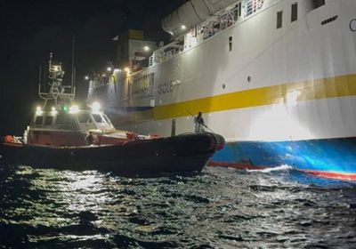 بينهم طاقم عبارة.. خفر السواحل الإيطالي ينقذ 177 شخصا في صقلية