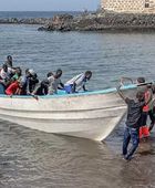 السنغال تعترض قاربين يحملان 272 مهاجرًا