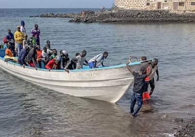 السنغال تعترض قاربين يحملان 272 مهاجرًا