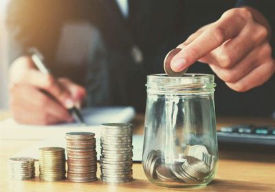 انخفاض معدل الادخار في أمريكا رغم زيادة الدخل