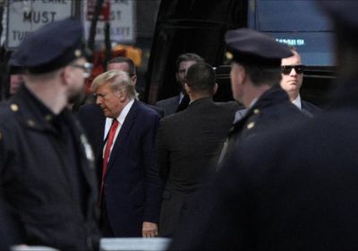 موكب ترامب يتحرك نحو محكمة نيويورك تمهيدًا لمحاكمته