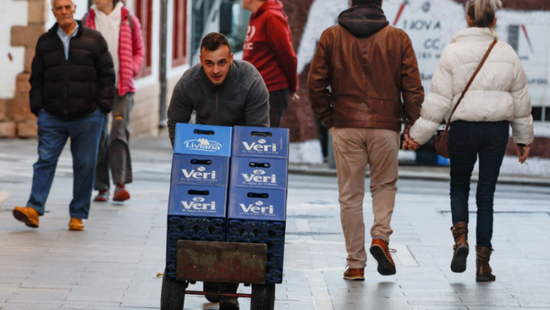 معدلات البطالة في إسبانيا تسجل ارتفاعًا طفيفًا في شهر