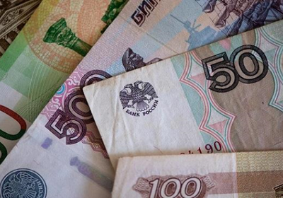 الروبل الروسي يخسر 27.5% من قيمته خلال العام