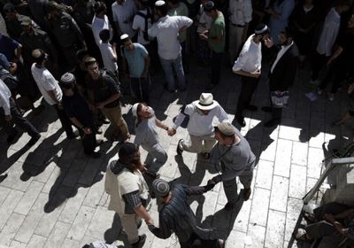 وزير إسرائيلي يدعو لاقتحام المسجد الأقصى على مدار الساعة